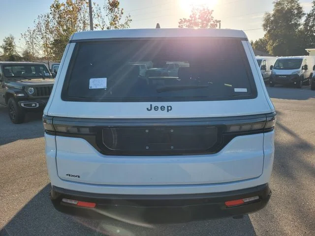 New 2026 Bright White Clear-Coat Exterior Paint Jeep Limited Altitude image 12