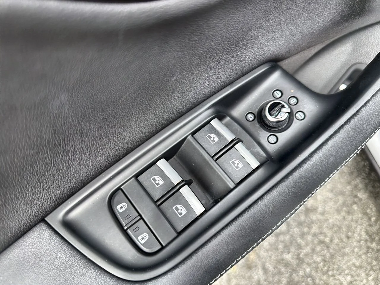 Used 2025 White Audi Premium Plus 55 TFSI quattro Tiptronic image 19