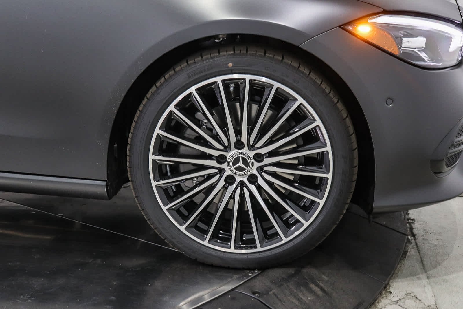 New 2026 MANUFAKTUR exclusive graphite grey magno Mercedes-Benz C 300 image 11