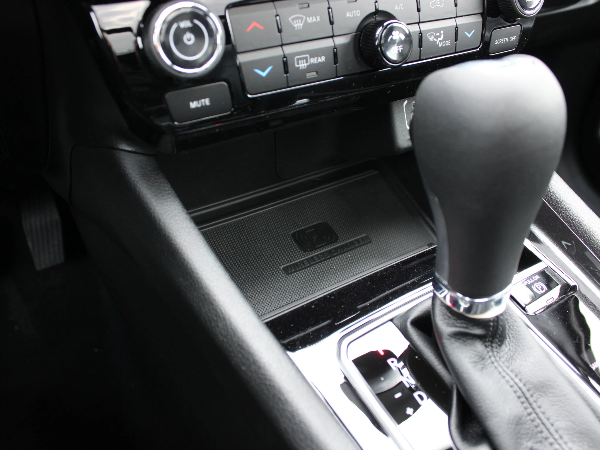 New 2025 Silver Jeep North* 4x4, Panoramic Sunroof, Heated Seats/Wheel, Wireless Charging Pad image 22