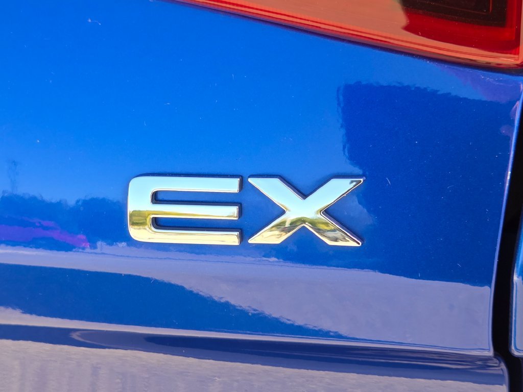 Used 2021 Neptune Blue Kia EX image 27
