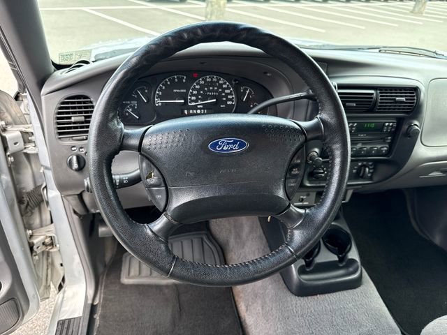 Used 2002 Silver Frost Clearcoat Metallic Ford XLT image 15