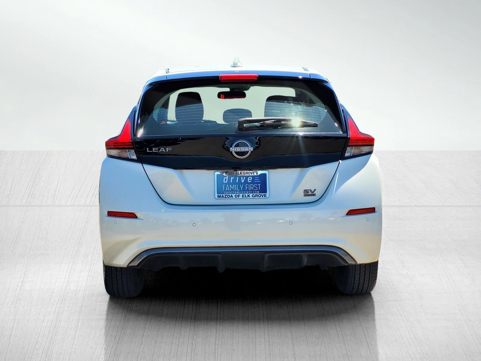 Used 2024 Pearl White Tricoat Nissan SV Plus image 5