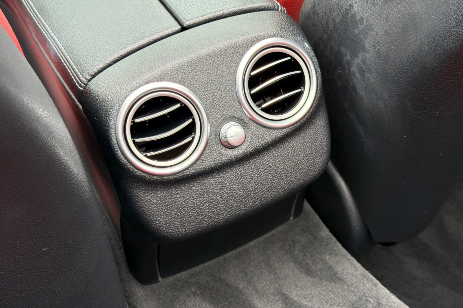 Used 2017  Mercedes-Benz C 300 image 25