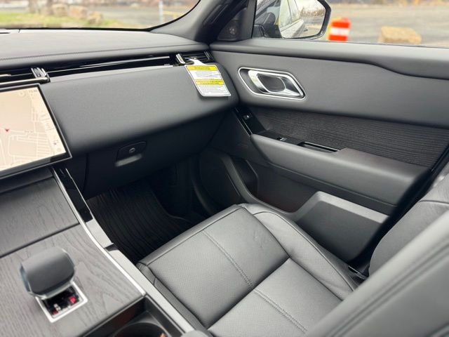 New 2026 Santorini Black Land Rover Dynamic SE image 12