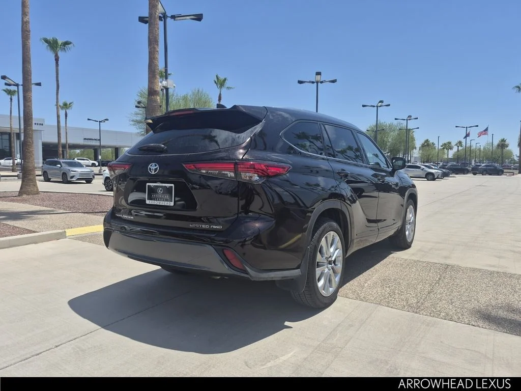 Used 2022 Gold Toyota Limited image 6