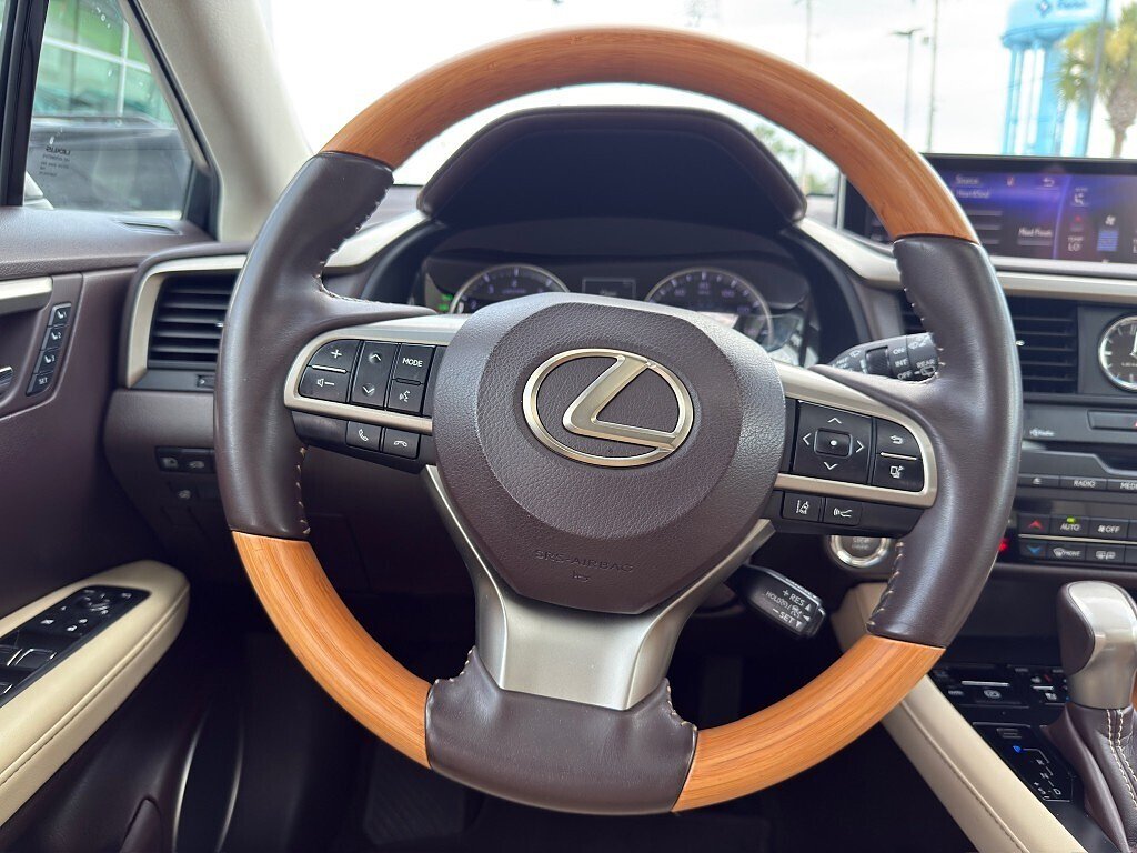Used 2019 Satin Cashmere Metallic Lexus Base image 14