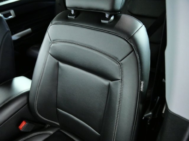 Used 2023 Black Ford XLT image 19