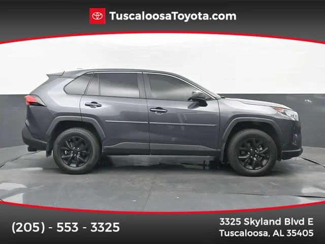 2022 Toyota RAV4 LE FWD's photo