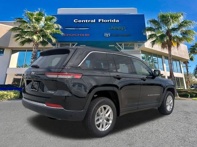 New 2026 Diamond Black Crystal Pearl-Coat Exterior Paint Jeep Laredo image 5