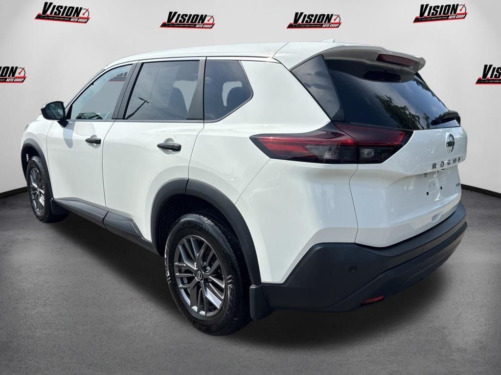 Used 2021 White Nissan S image 8