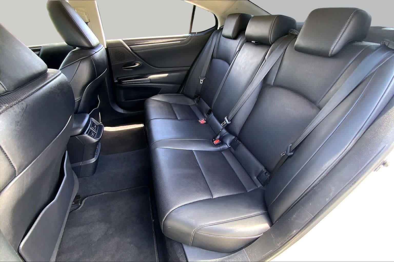 Used 2019 Eminent White Pearl Lexus  image 20