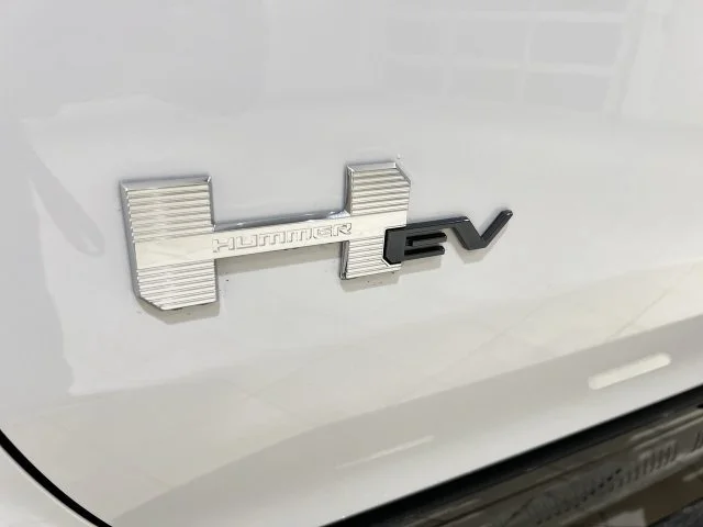 Used 2025 White GMC 2X image 29