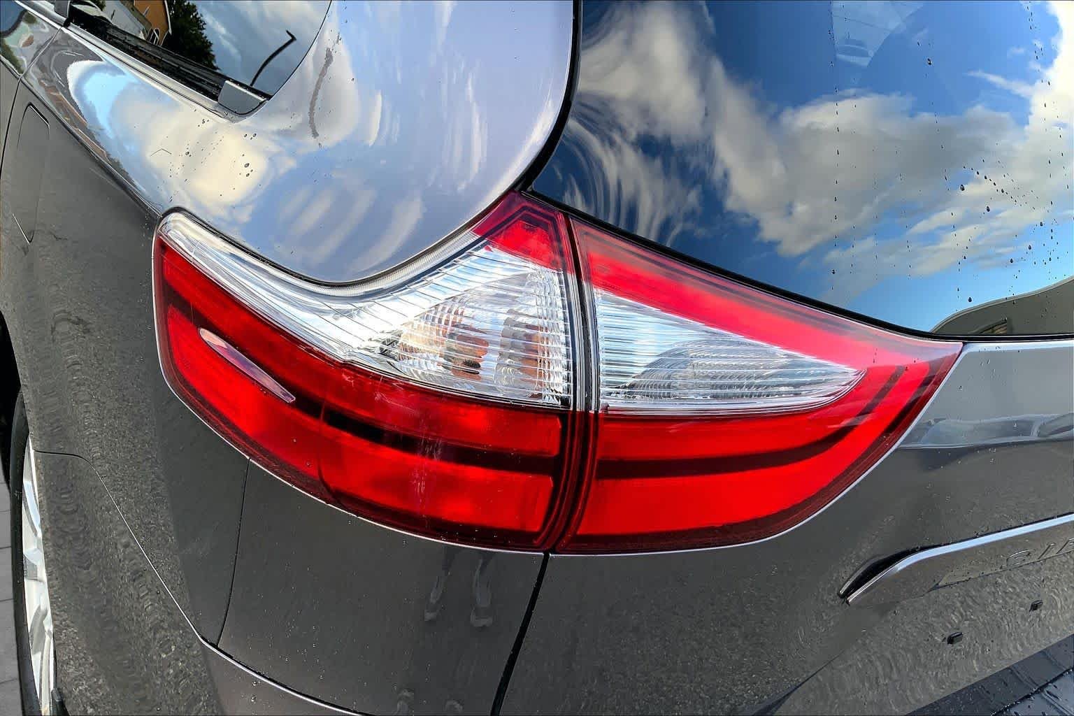 Used 2017 Predawn Gray Mica Toyota XLE Premium image 28