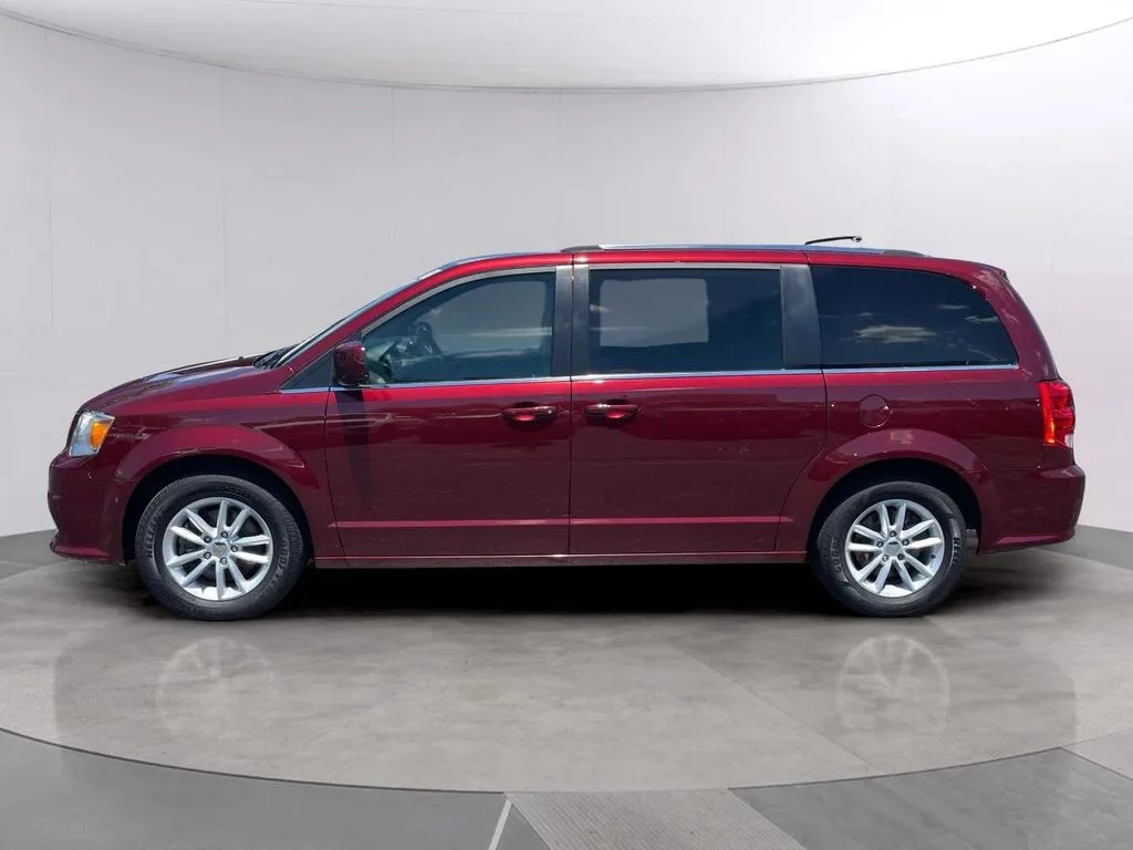 Used 2019 Dodge Grand Caravan SXT with VIN 2C4RDGCG8KR707403 for sale in Racine, WI