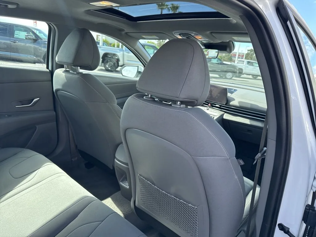 2025 Hyundai Elantra SEL - Photo 23