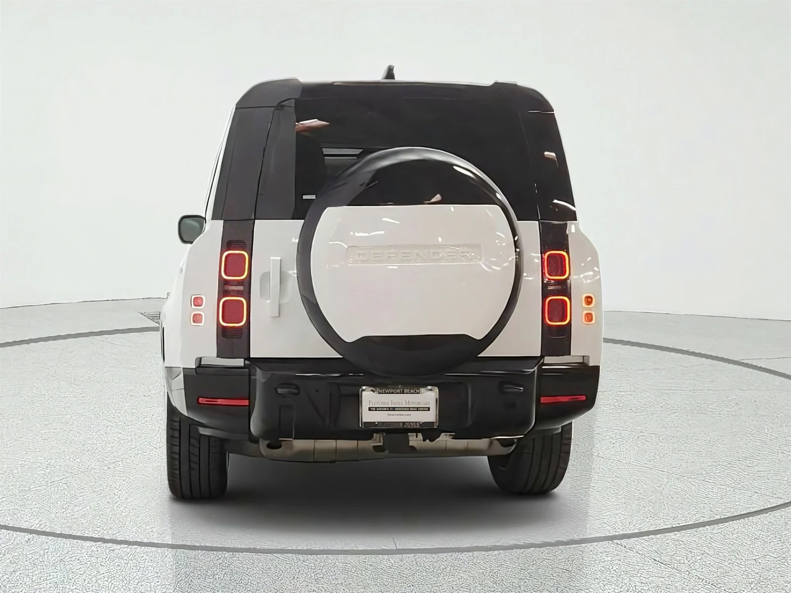 Used 2024 Fuji White Land Rover 130 P400 X-Dynamic SE image 6