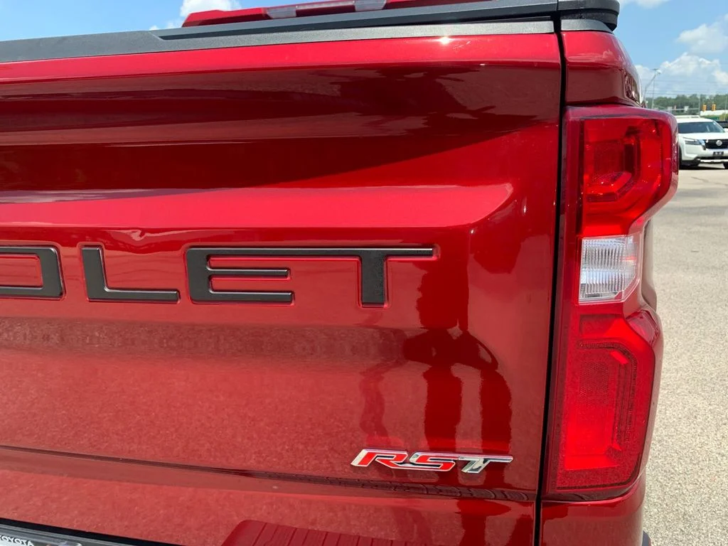 Used 2025 Red Chevrolet RST image 33