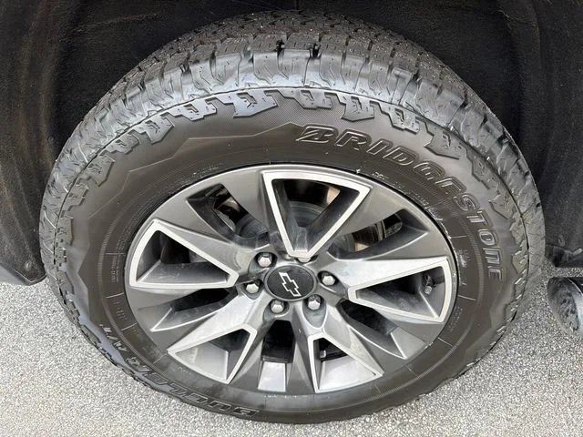 Used 2024 Summit White Chevrolet Z71 image 17