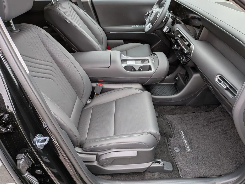 New 2026 Black Hyundai SEL image 32