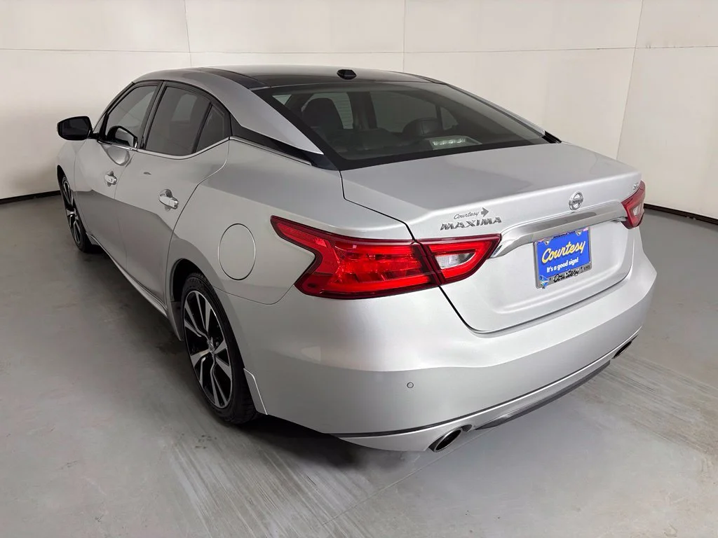 Used 2018 Silver Nissan 3.5 SL image 6
