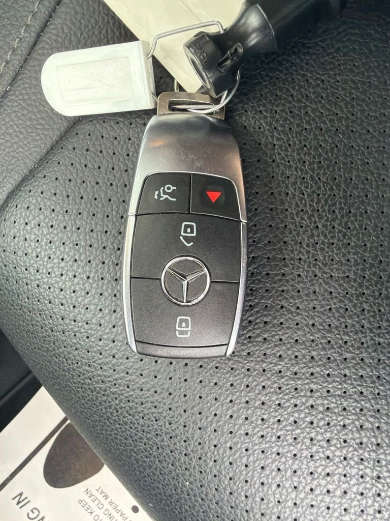 Used 2022 Silver Mercedes-Benz GLE 350 image 25