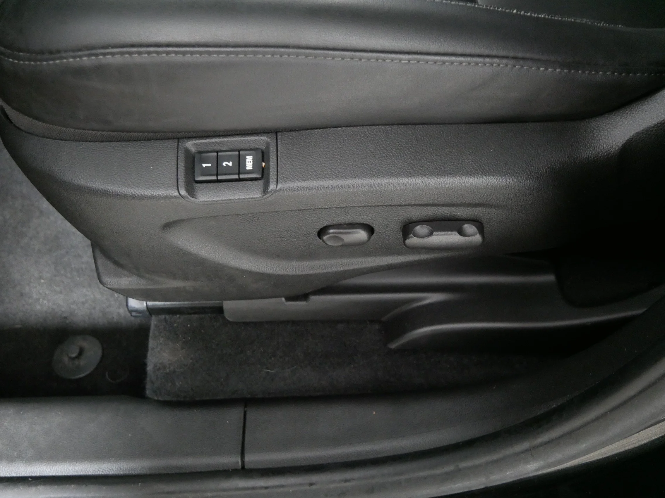 Used 2018 Ebony Twilight Metallic Buick Essence image 20