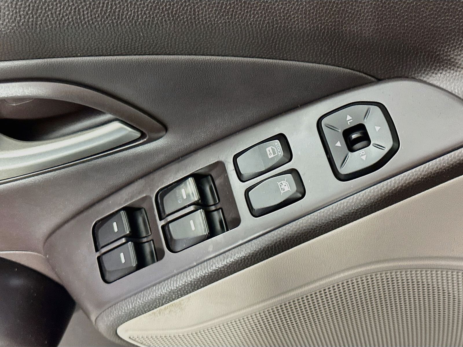 Used 2010 Ash Black Hyundai Limited image 19