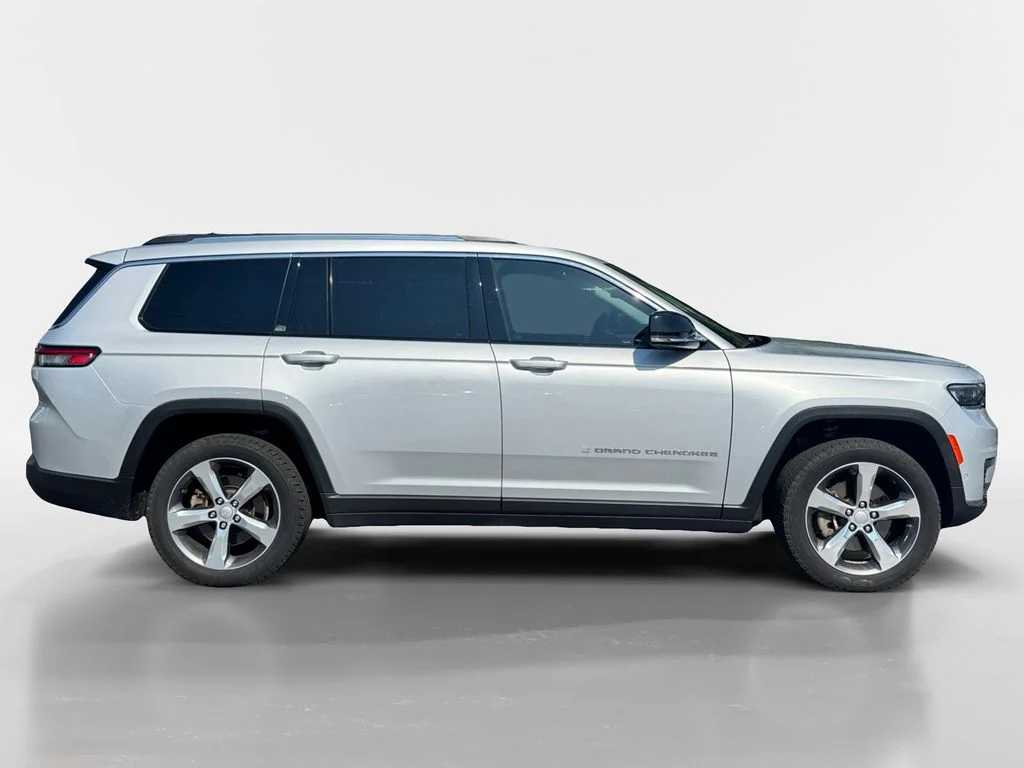 Used 2021 Silver Zynith Jeep Limited image 3