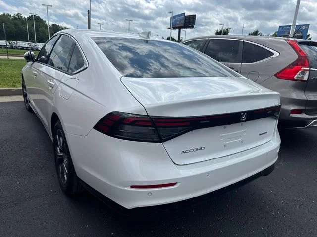 Used 2025 White Honda EX-L image 5