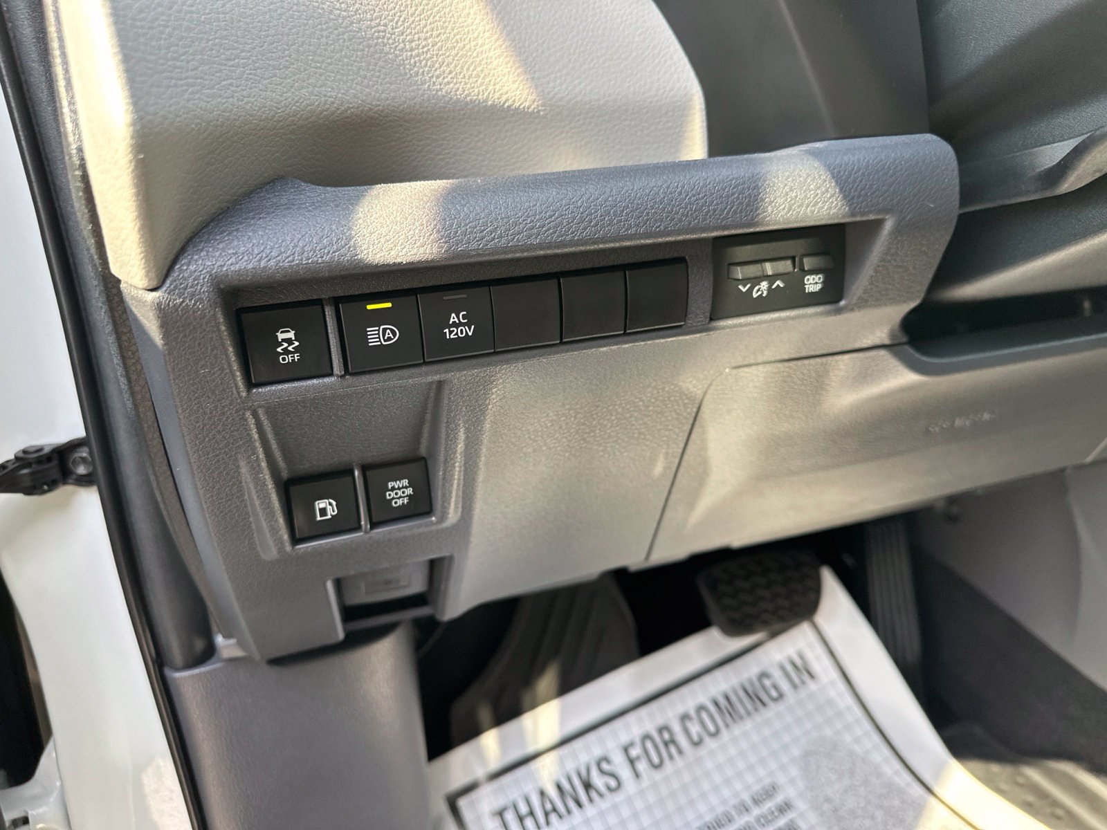 Used 2022 Beige Toyota XLE image 17