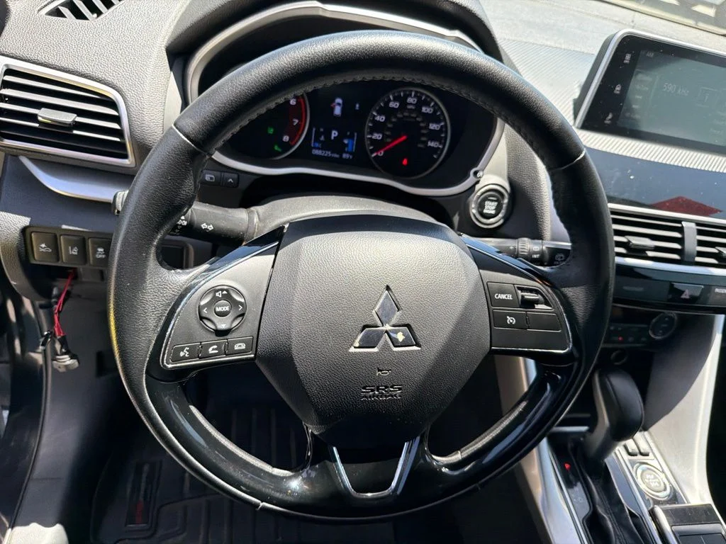 Used 2020  Mitsubishi SE image 16