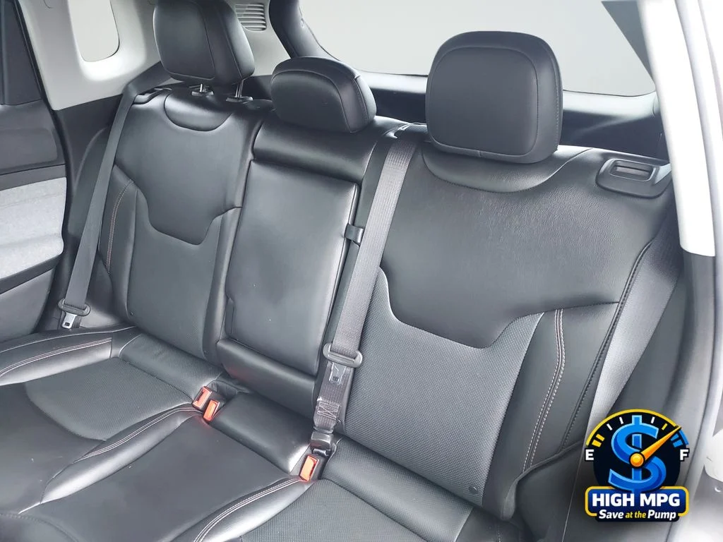 Used 2022 Gray Jeep Latitude Lux image 34