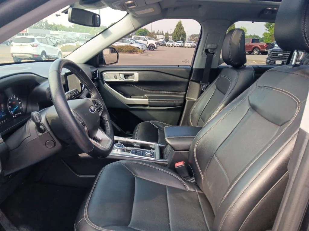 Used 2022 Black Metallic Ford Limited image 13