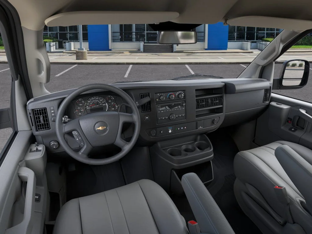 New 2025 Summit White Chevrolet WT image 15