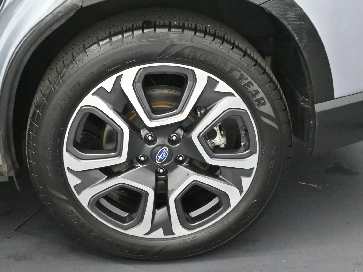 Used 2023 Ice Silver Metallic Subaru Limited image 36