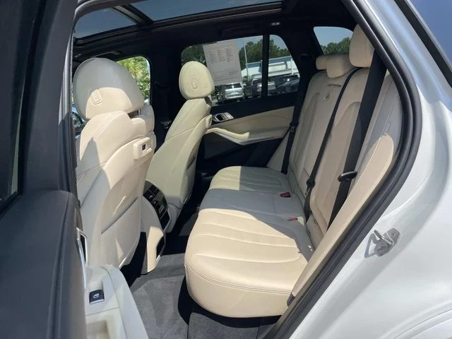 Used 2022 White BMW sDrive40i image 10