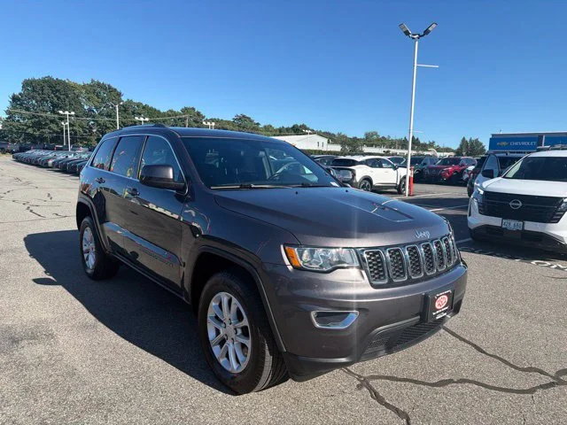 Used 2021 Gray Jeep Laredo E image 3