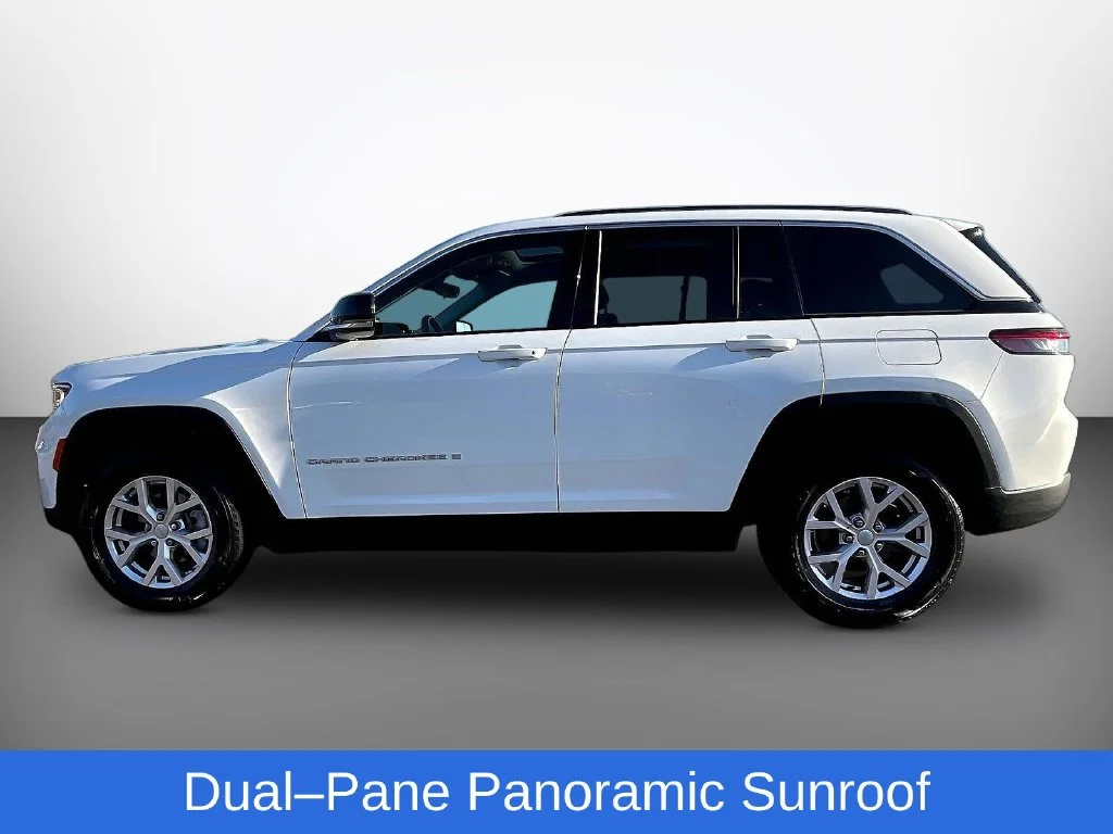 Used 2022 Bright White Clearcoat Jeep Limited image 4