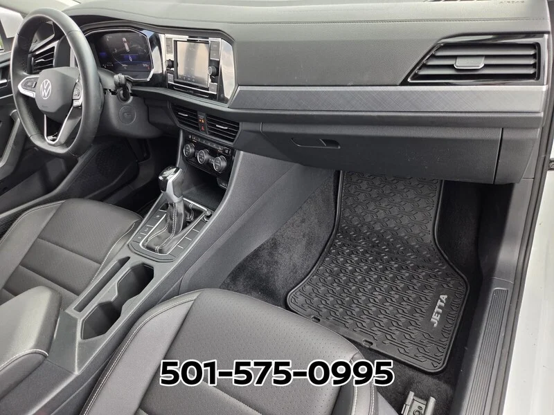 Used 2024 Opal White Volkswagen SE AUTO image 17