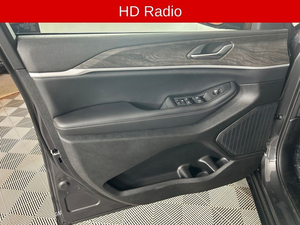 New 2026 Baltic Gray Metallic Clearcoat Jeep Altitude image 10
