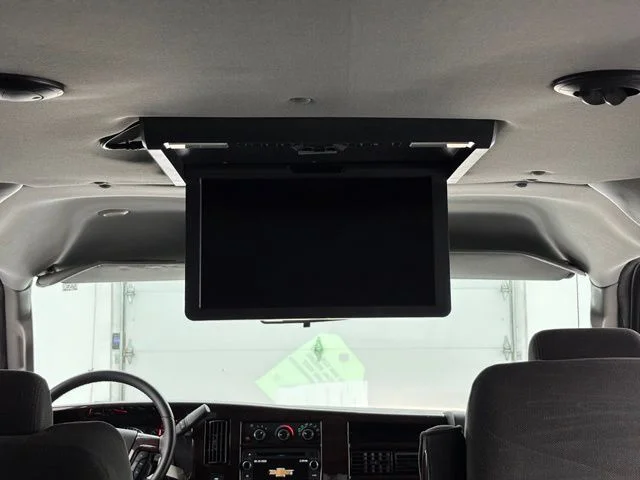 Used 2019 Silver Ice Metallic Chevrolet Explorer Limited SE image 4