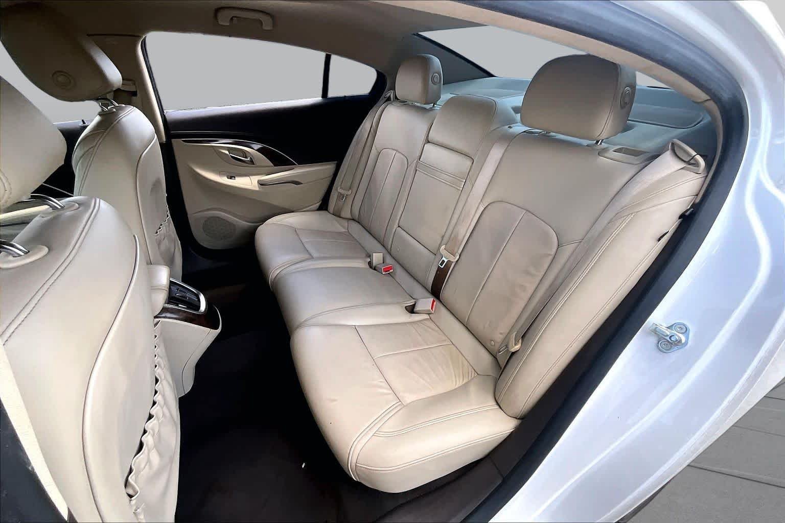 Used 2015 White Frost Tricoat Buick Leather image 20