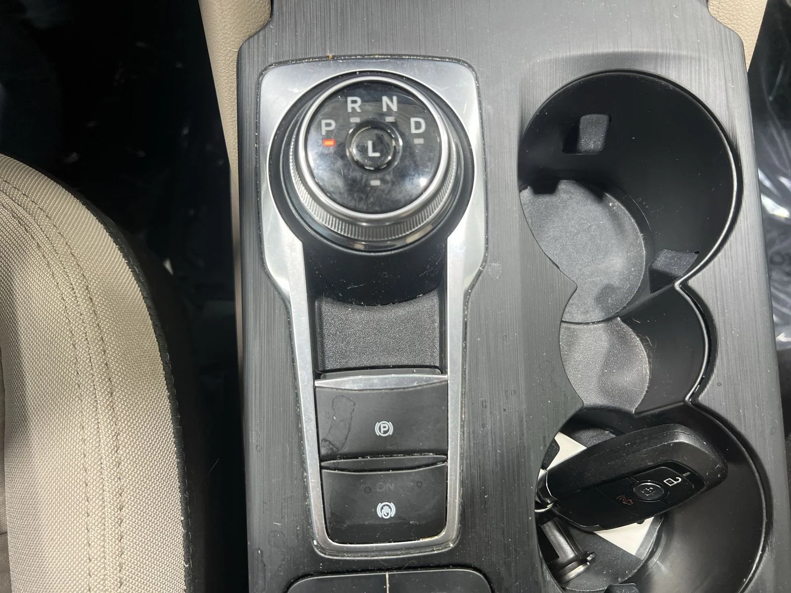 Used 2022 White Ford SE image 19