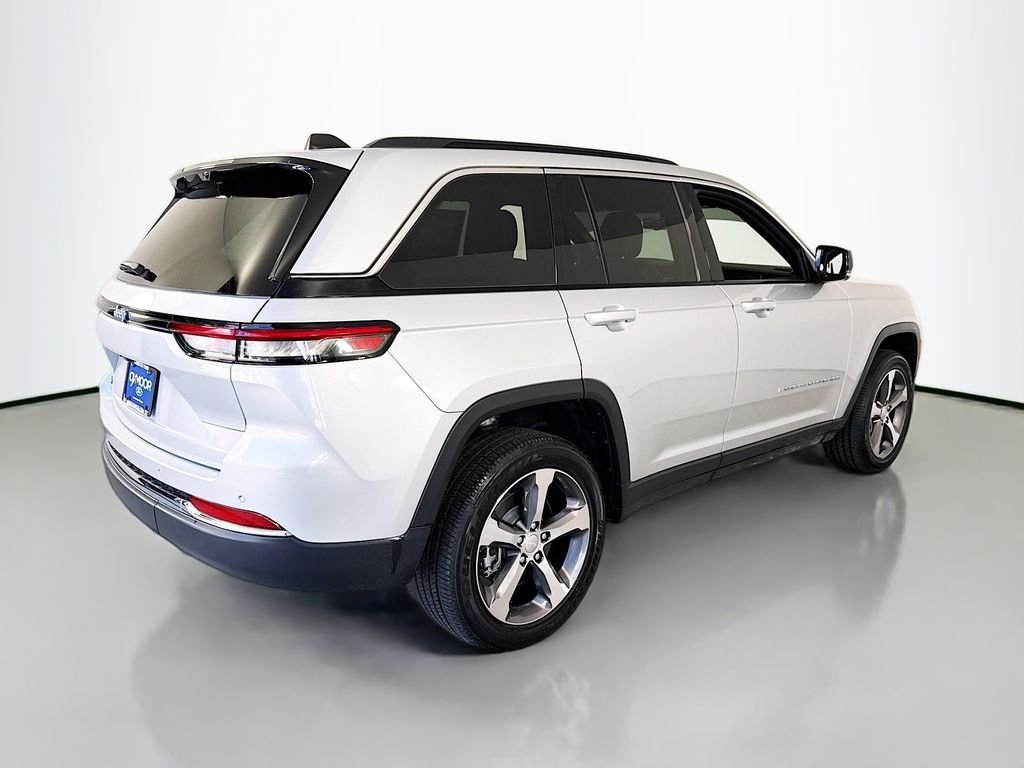 Used 2024 Silver Zynith Jeep 4xe image 13