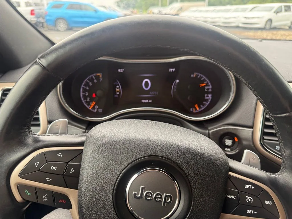 Used 2017 Silver Jeep Laredo image 19