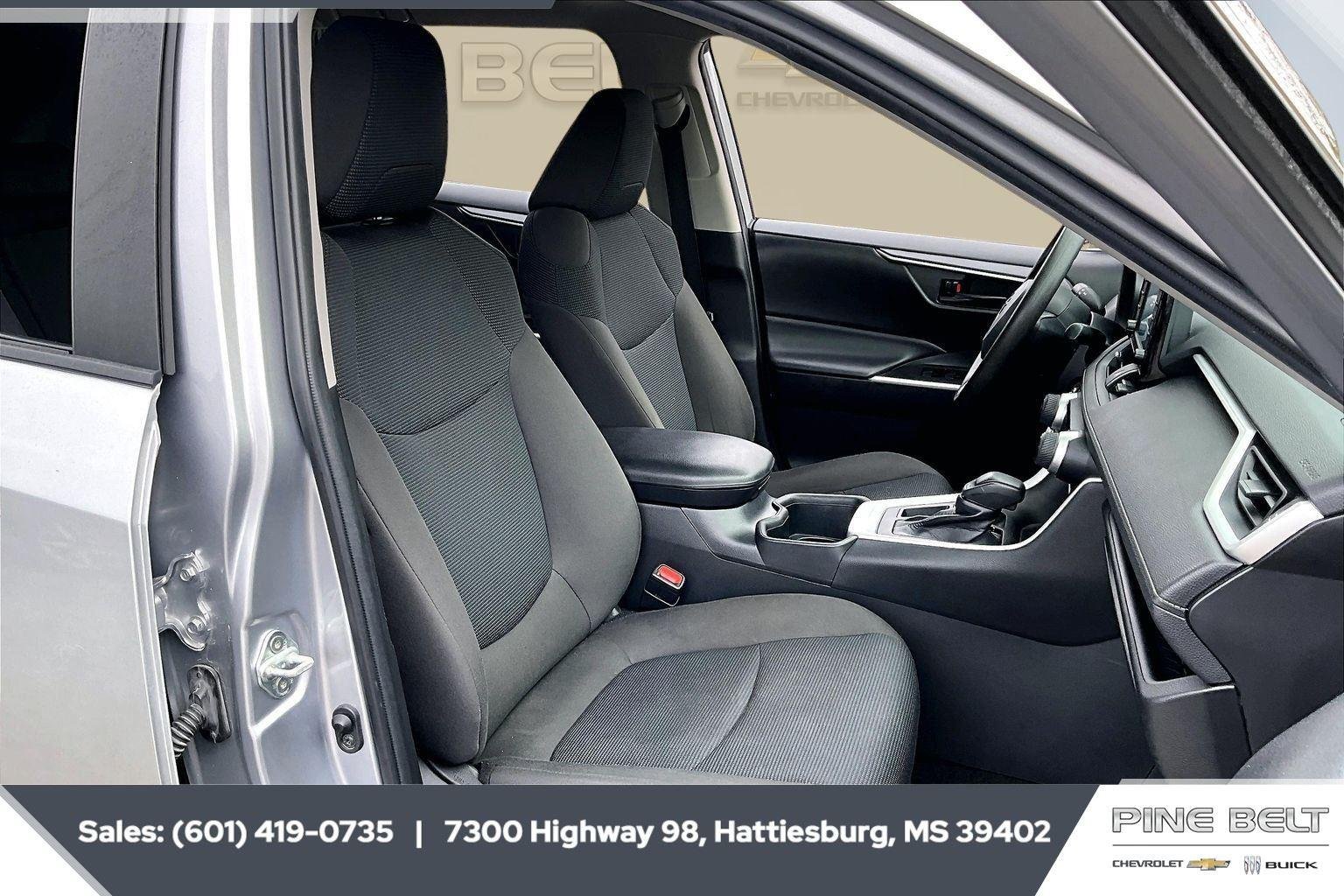 2022 Toyota RAV4 LE - Photo 6