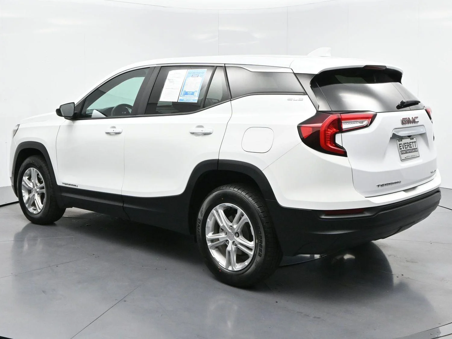 Used 2022 Summit White GMC SLE image 5