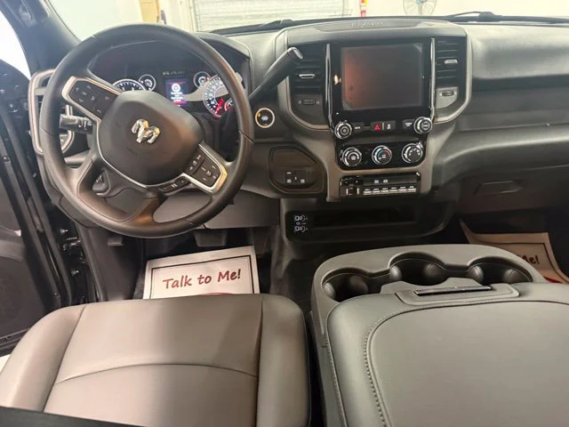 New 2026 Diamond Black Crystal Pearl-Coat Exterior Paint RAM Tradesman image 14