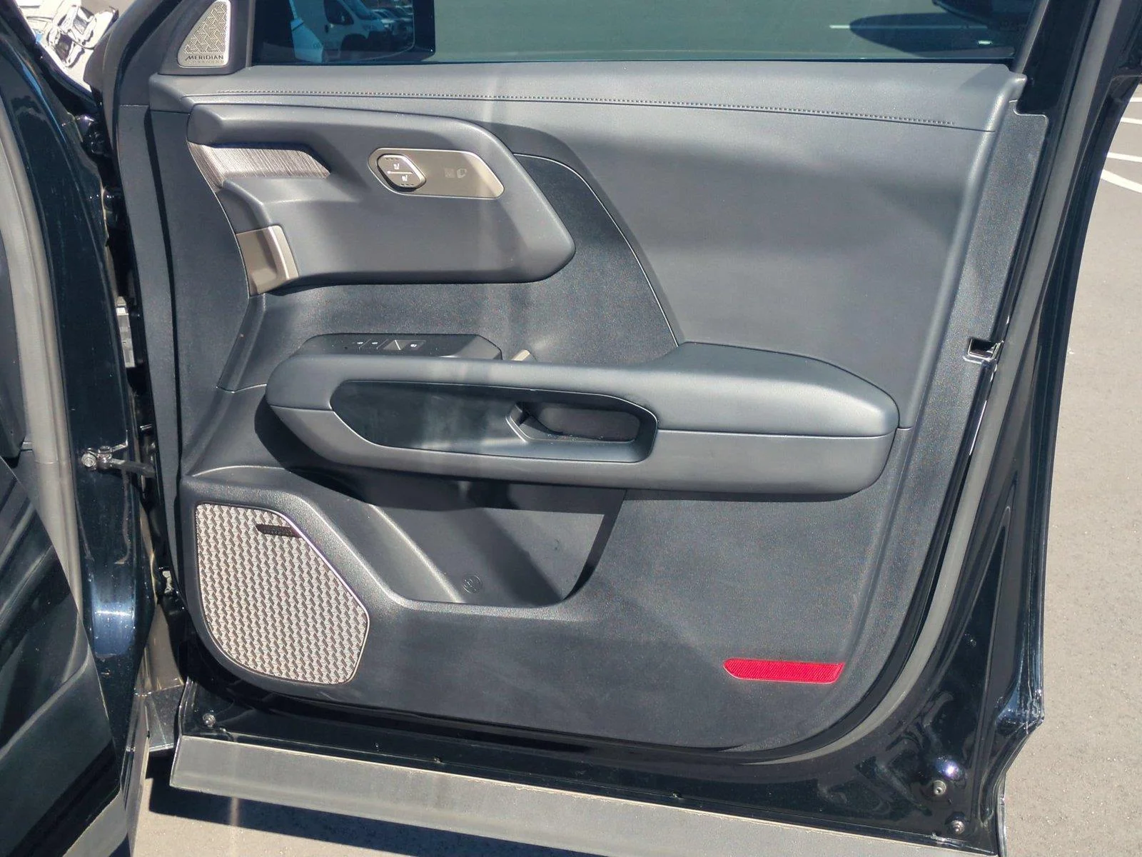 Used 2027 EBONY BLACK KIA  image 39